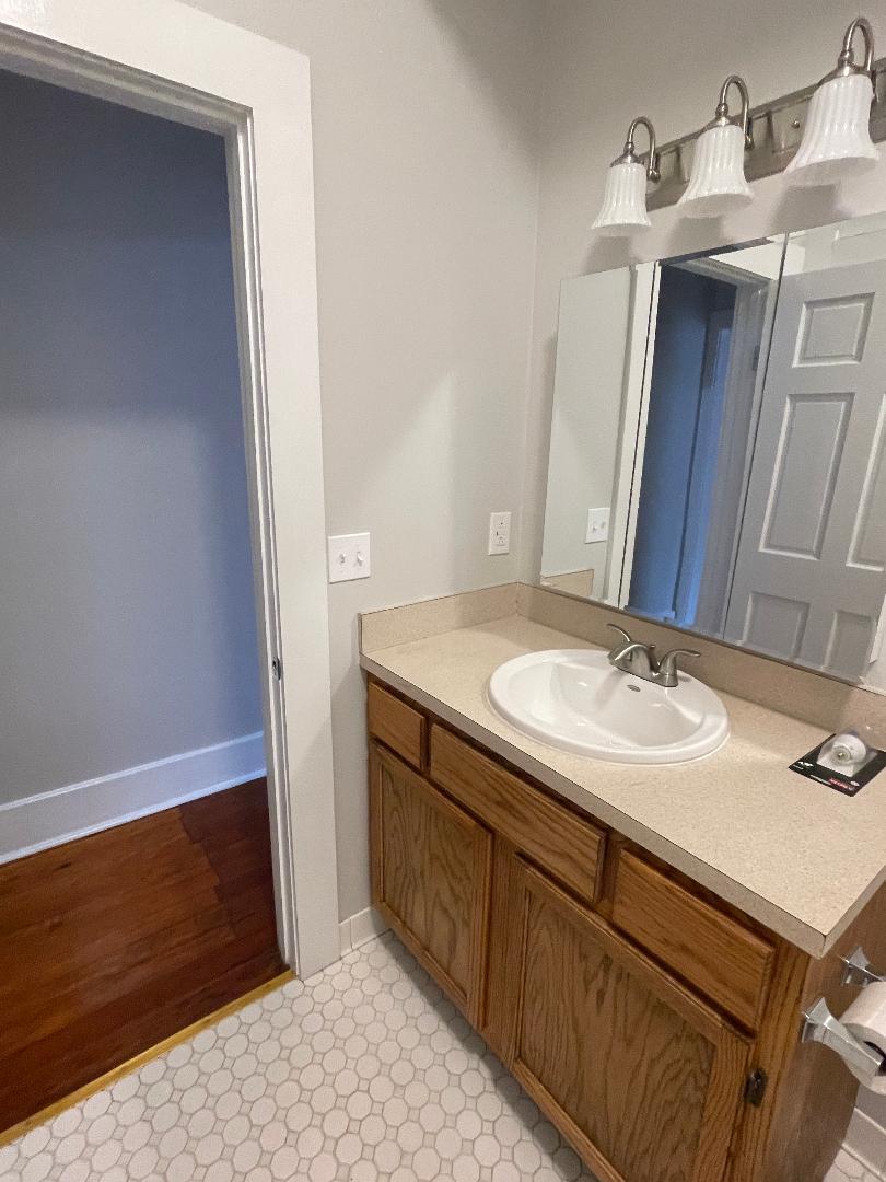 Bathroom - 2531 Annunciation St