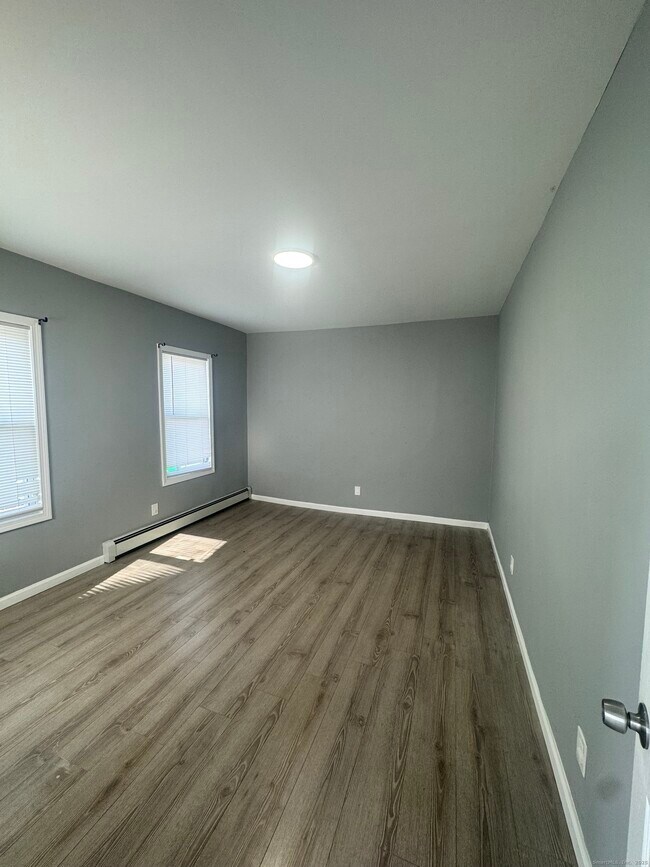 Building Photo - 290 Orange St