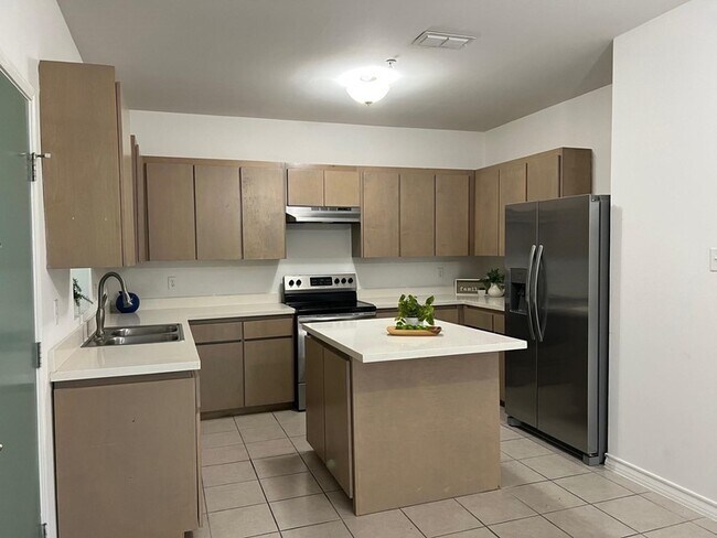 Building Photo - 1511 Don Camilo Blvd