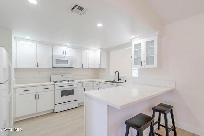 Building Photo - 514 E Ave J 9