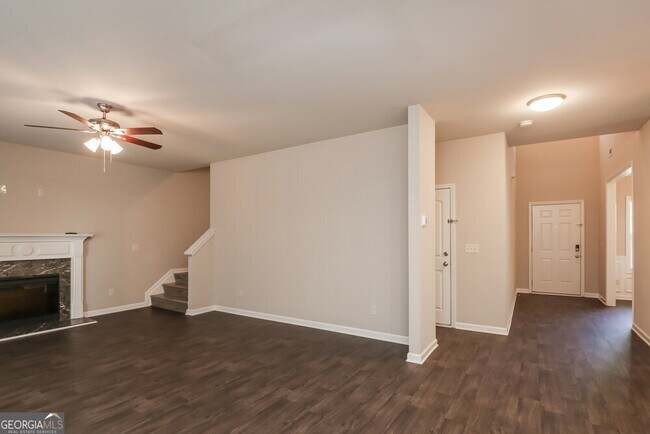 Building Photo - 900 Walnut Woods Dr