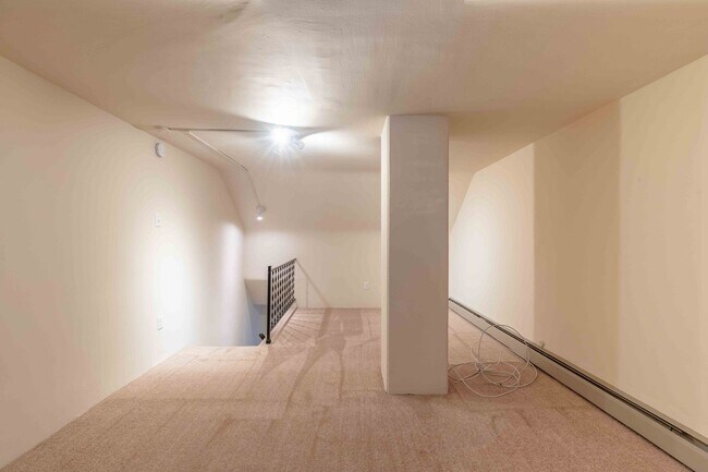 Building Photo - 2 bed/1 bath Townhome in WC Boro w/Off Street Parking