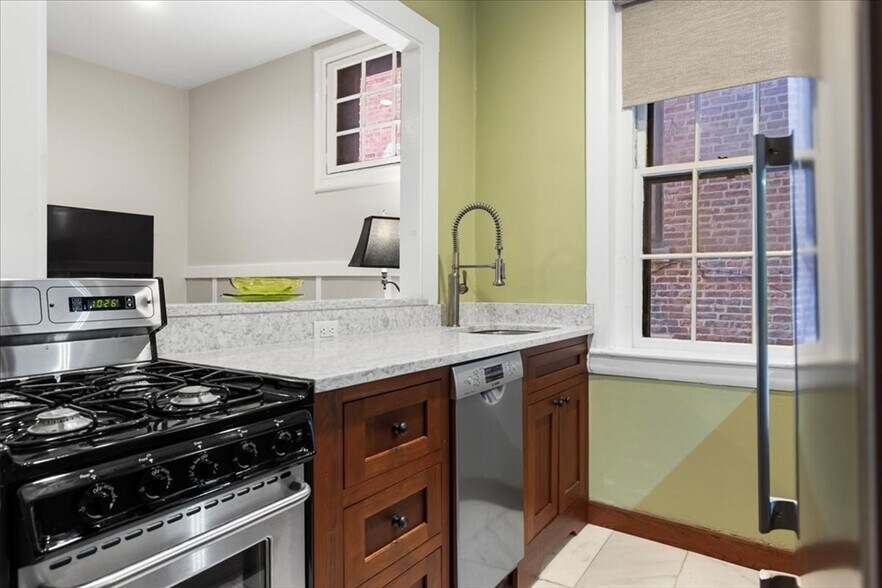 Building Photo - 80 West Cedar St