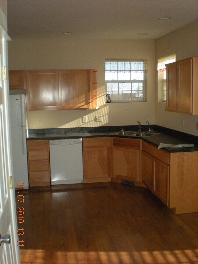 Building Photo - Beautiful 3 Bedroom 2 Bathroom House  **NE...