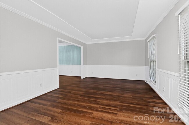 Building Photo - 2438 Knickerbocker Dr