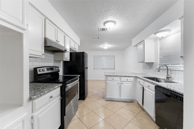 Building Photo - 4927 Glendower Dr