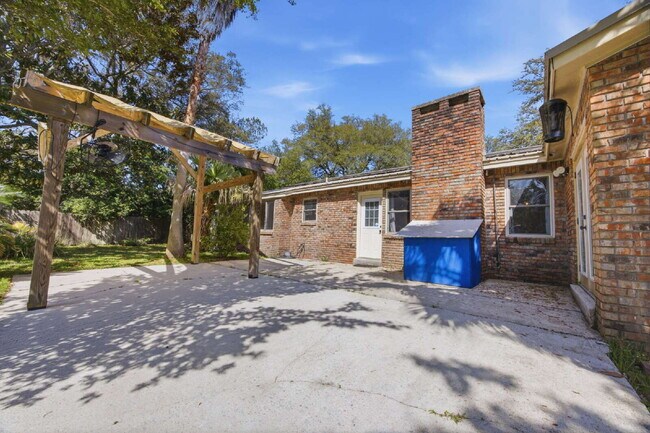 Building Photo - "Charming 4-Bedroom Shalimar Retreat- Power Included With Rent!"