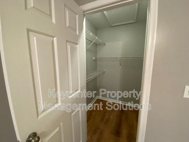 Building Photo - 1050 B St