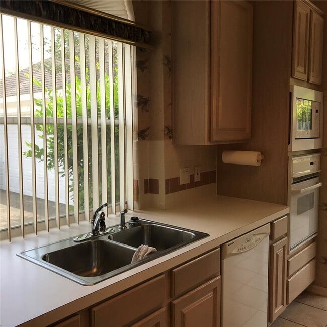 Building Photo - 2727 Gregway Ln