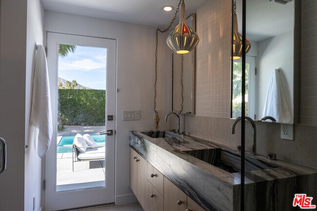 Building Photo - 922 E Anza Dr