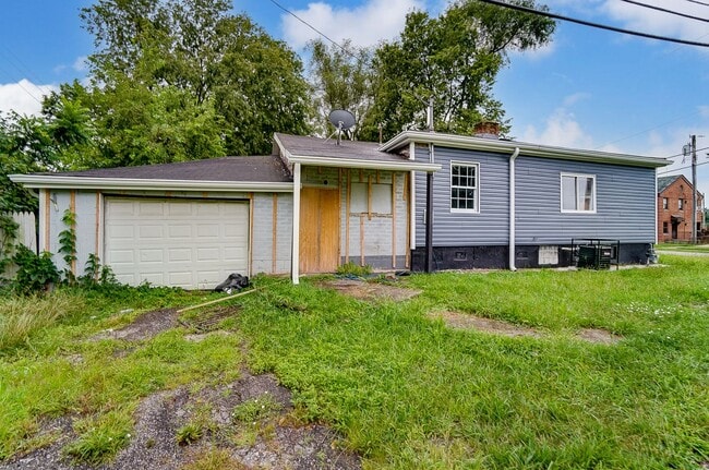 Building Photo - Two Bedroom, Two Bath in Dayton!