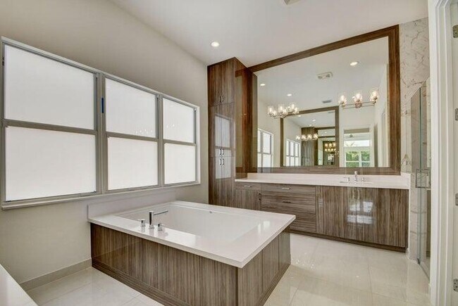 Building Photo - 12832 Veneto Springs Dr
