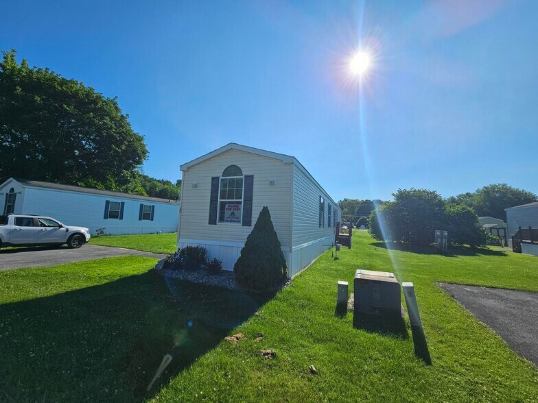 Building Photo - 27 Woodside Ln