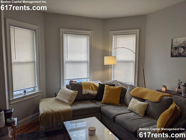 Building Photo - 113 3rd St