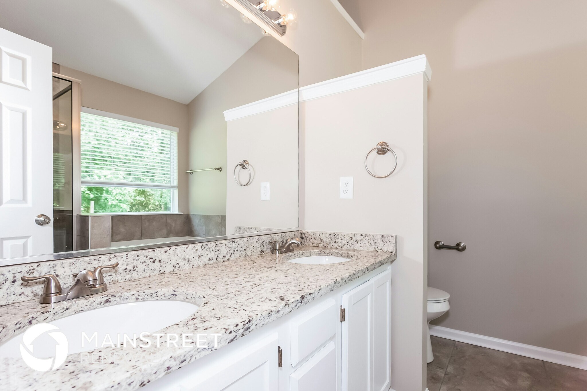 Building Photo - 7911 Vermilion Dr