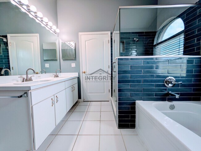 Building Photo - 30549 Tremont Dr