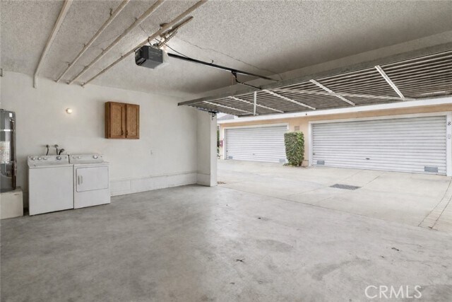 Building Photo - 2217 Vanderbilt Ln