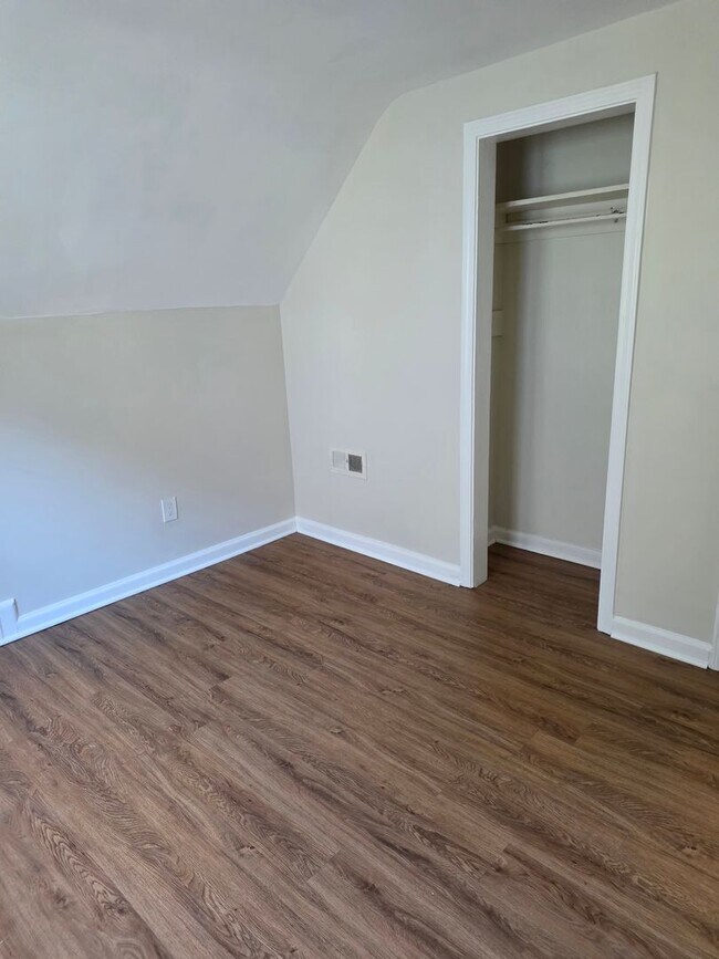 Building Photo - 4 Bedroom 3 Bathroom House in Syracuse