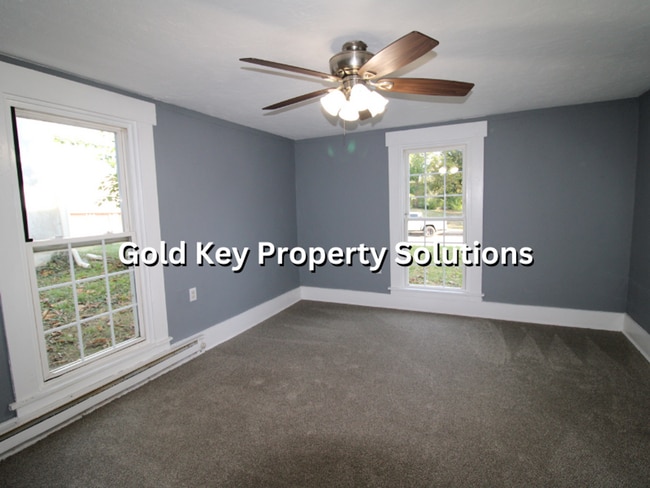 Building Photo - Fully Updated 2 BR 1 BA House with Covered...