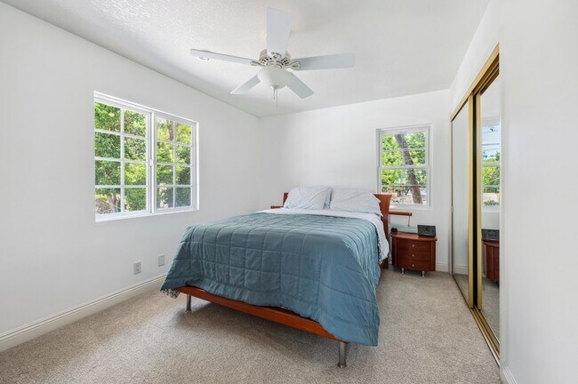 Building Photo - 4950 Dunman Ave