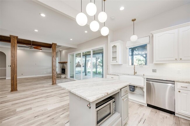 Building Photo - 12600 River Bend