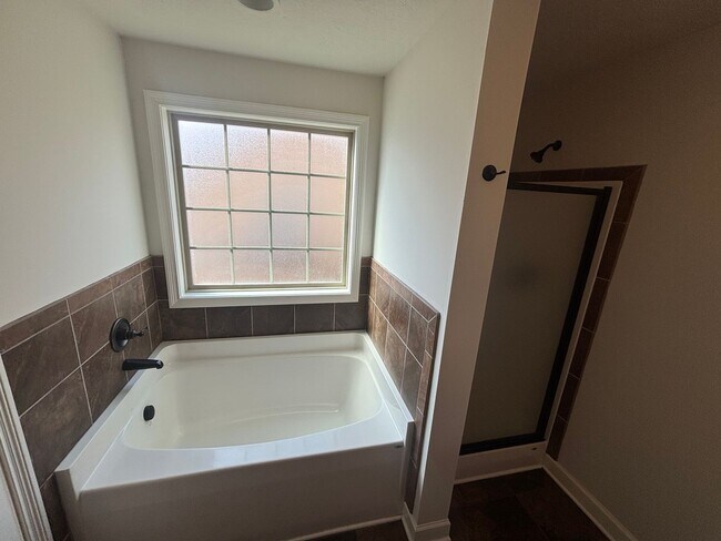 Building Photo - Move-In Ready Rental with Private Fenced Backyard