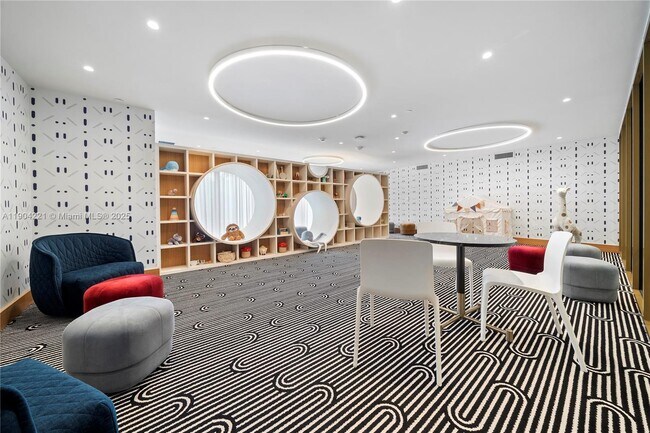 Building Photo - 2678 Tigertail Ave