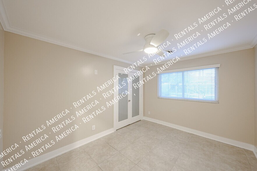 Building Photo - 1424 N Gene Ave