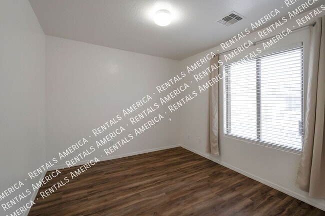 Building Photo - 2457 E Meadow Chase Dr