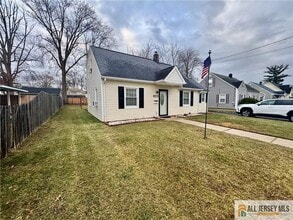 Building Photo - 39 Hillcrest Ave