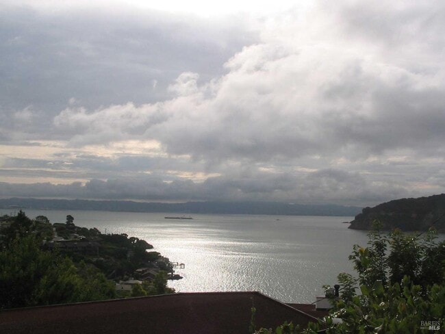 Building Photo - 230 Diviso St