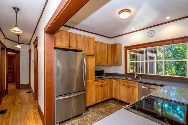 Building Photo - 44 Neighbors Row