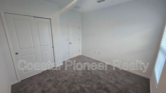 Building Photo - 233 Aquamarine Ln