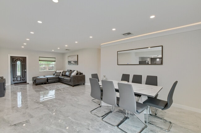 Building Photo - 414 Lindell Blvd