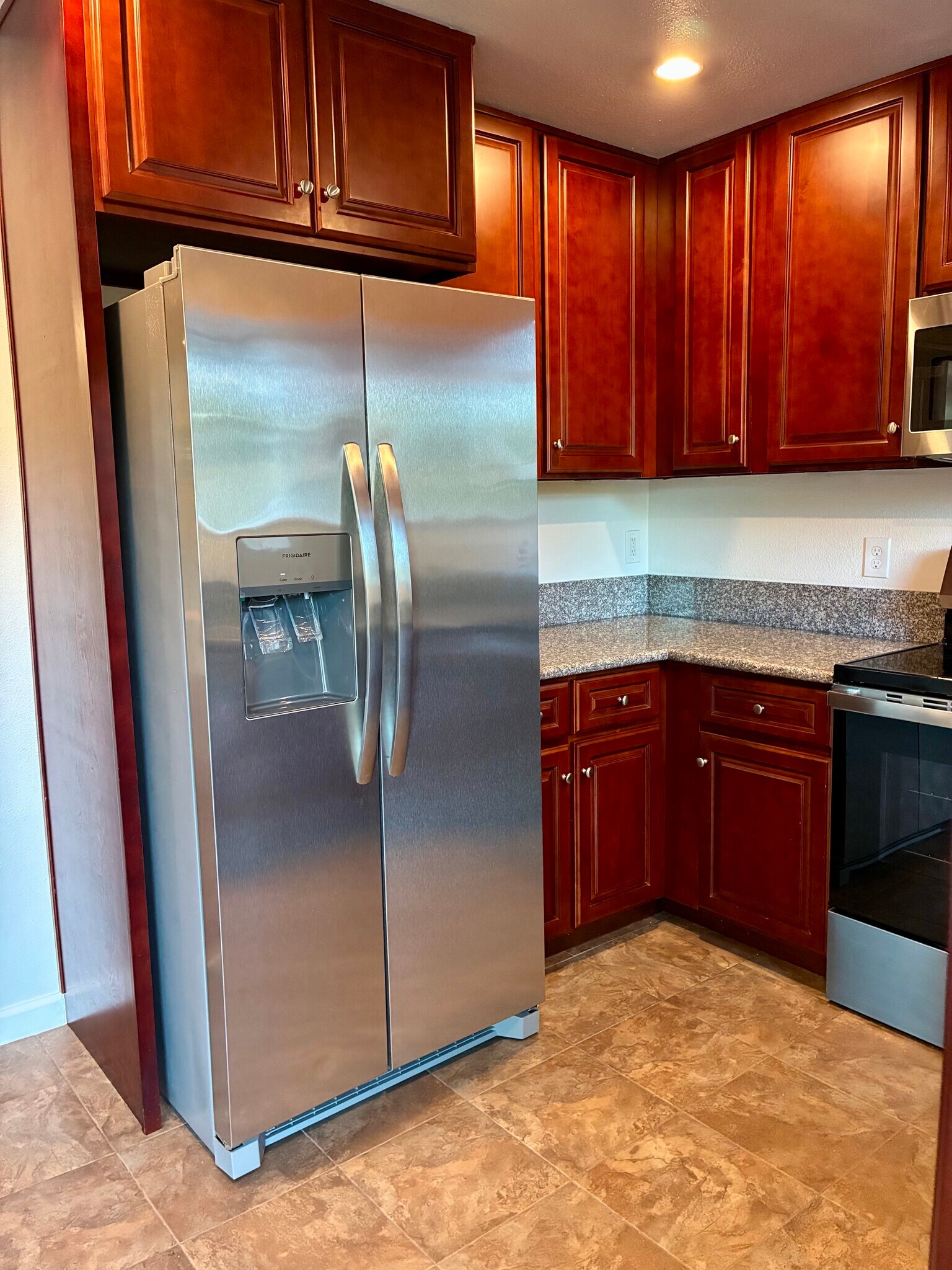 Kitchen - 9301 SW Hill St