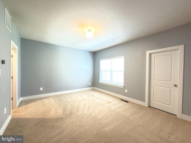 Building Photo - 2512 Buckthorn Dr