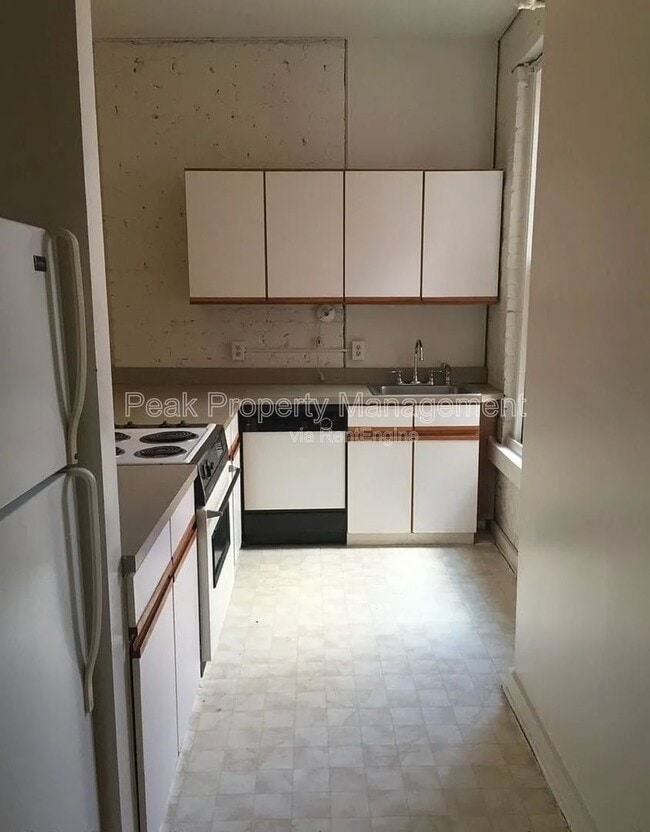 Building Photo - 308 W Broad St