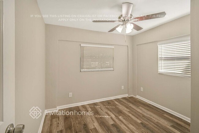 Building Photo - 525 Dolphin Dr