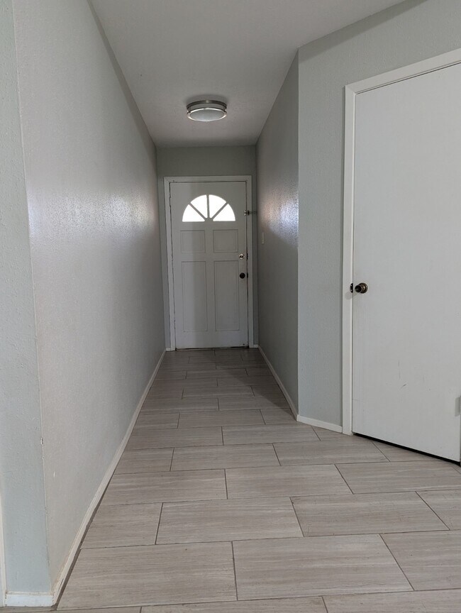 Building Photo - 2318 Squire Dobbins Dr