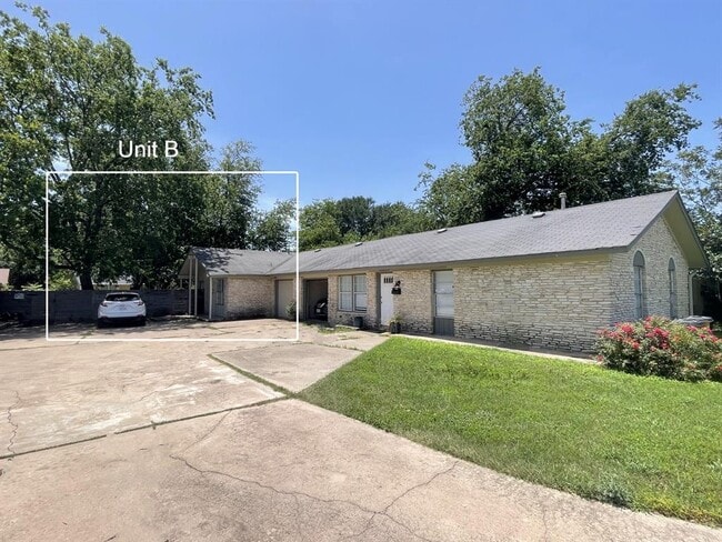 Building Photo - 10009 Quail Valley Blvd