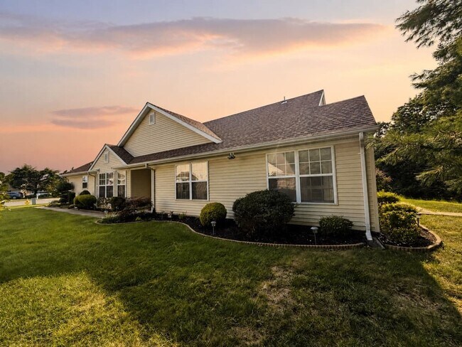 Building Photo - 3579 Vicari Ave