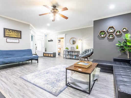 Building Photo - 8116 Kanis Oaks Dr