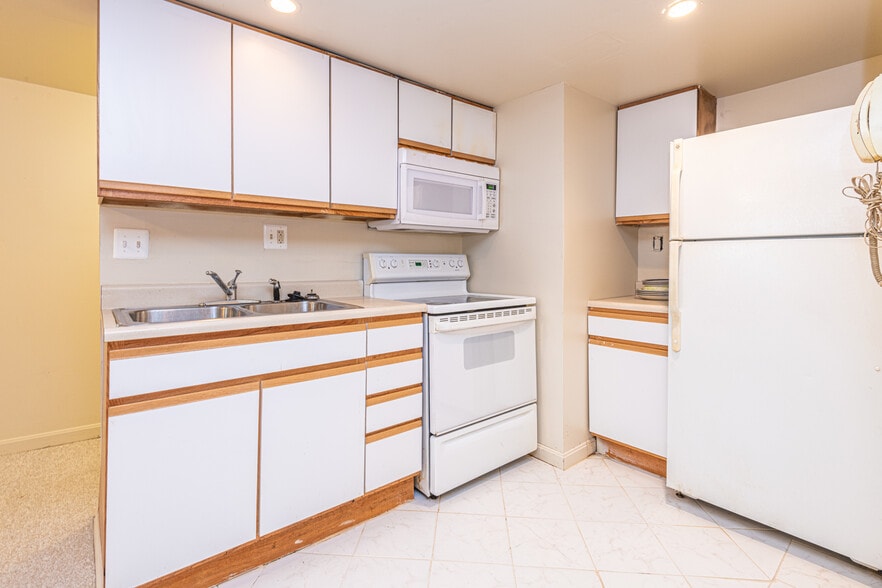 Kitchen - 33 Randolph Pl NW