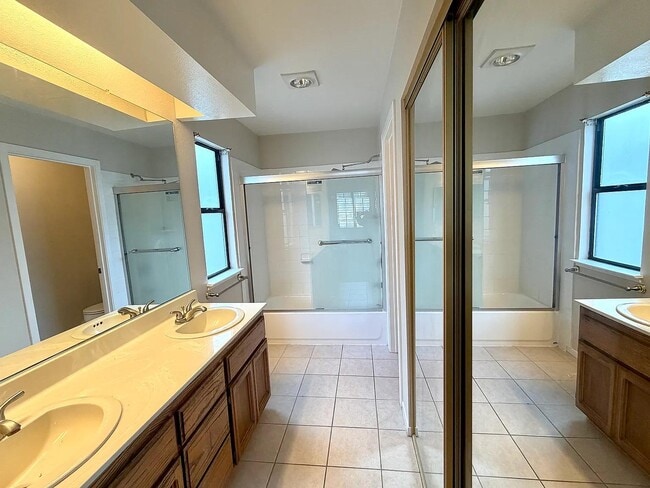 Building Photo - 661 Mockingbird Ln
