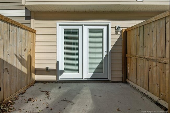 Building Photo - 2615 Middle Br Bnd