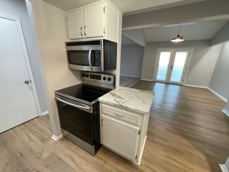 Building Photo - 10617 Wood Flower Ct