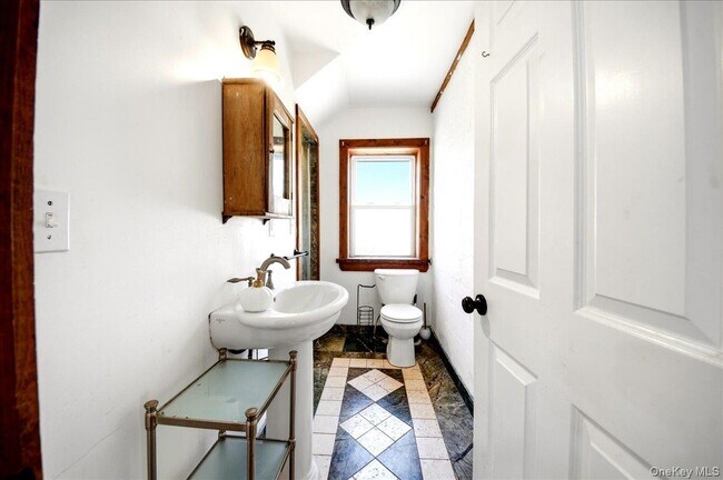 Building Photo - 175 Goldens Bridge Rd