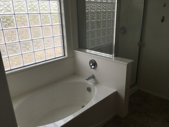 Building Photo - 3 Bed 2.5 Bath home!!