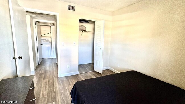Building Photo - 5315 Summerlin Rd