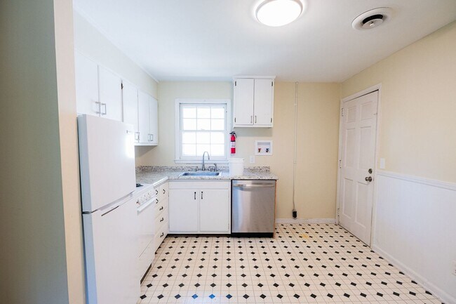 Building Photo - 315 S Mendenhall St